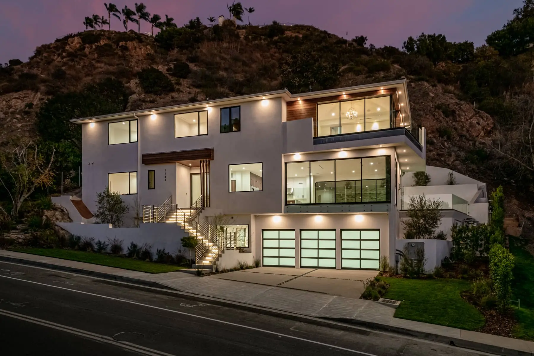 Contemporary ocean-view residence at 1142 Bienveneda Avenue, Pacific Palisades, CA
