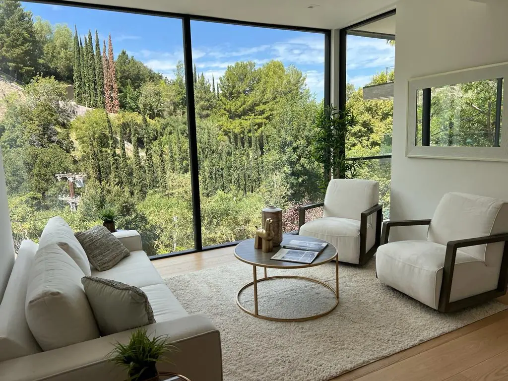 Modern residential estate at 3802 Hollyline Avenue, Sherman Oaks, CA